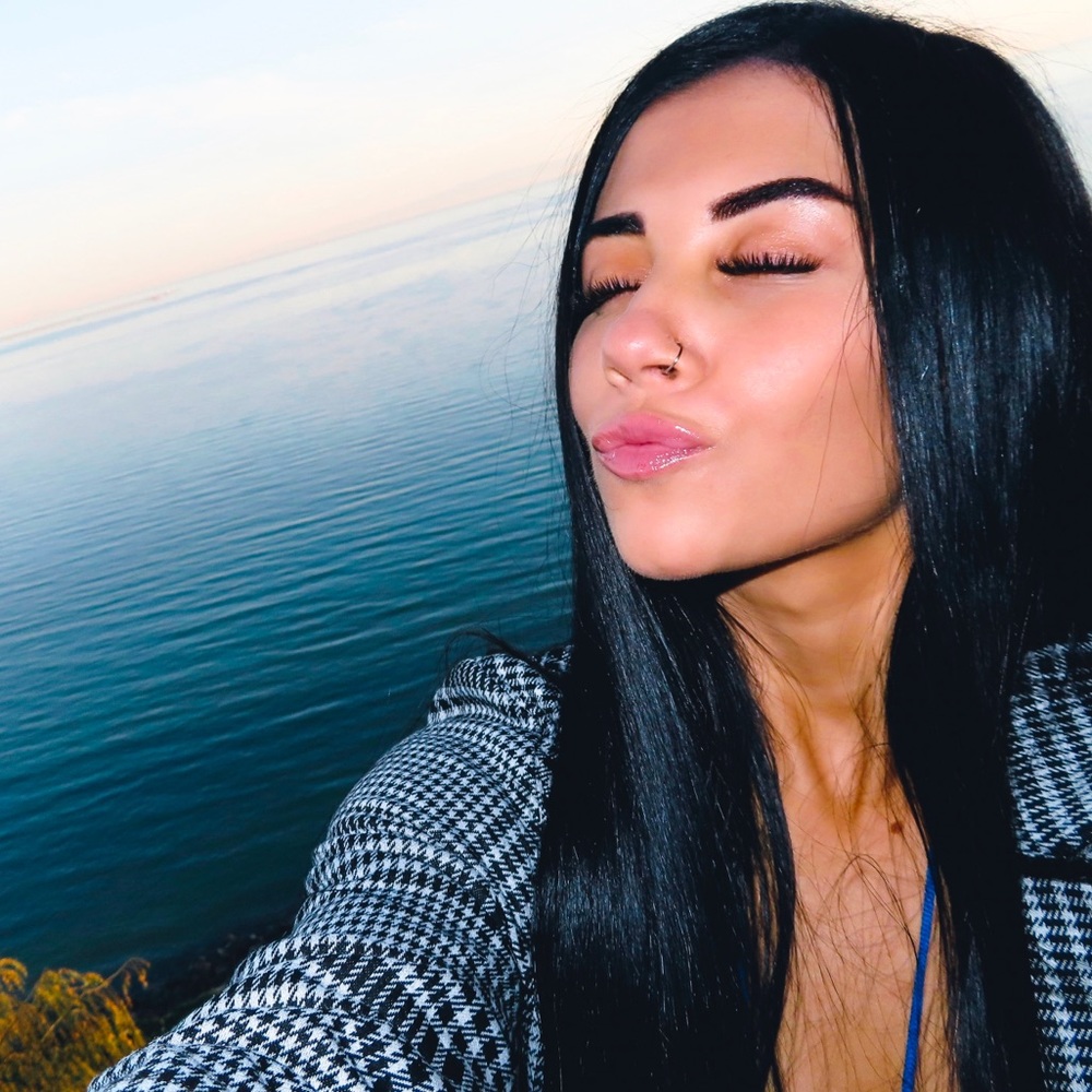 Meet your Posher, Mekare